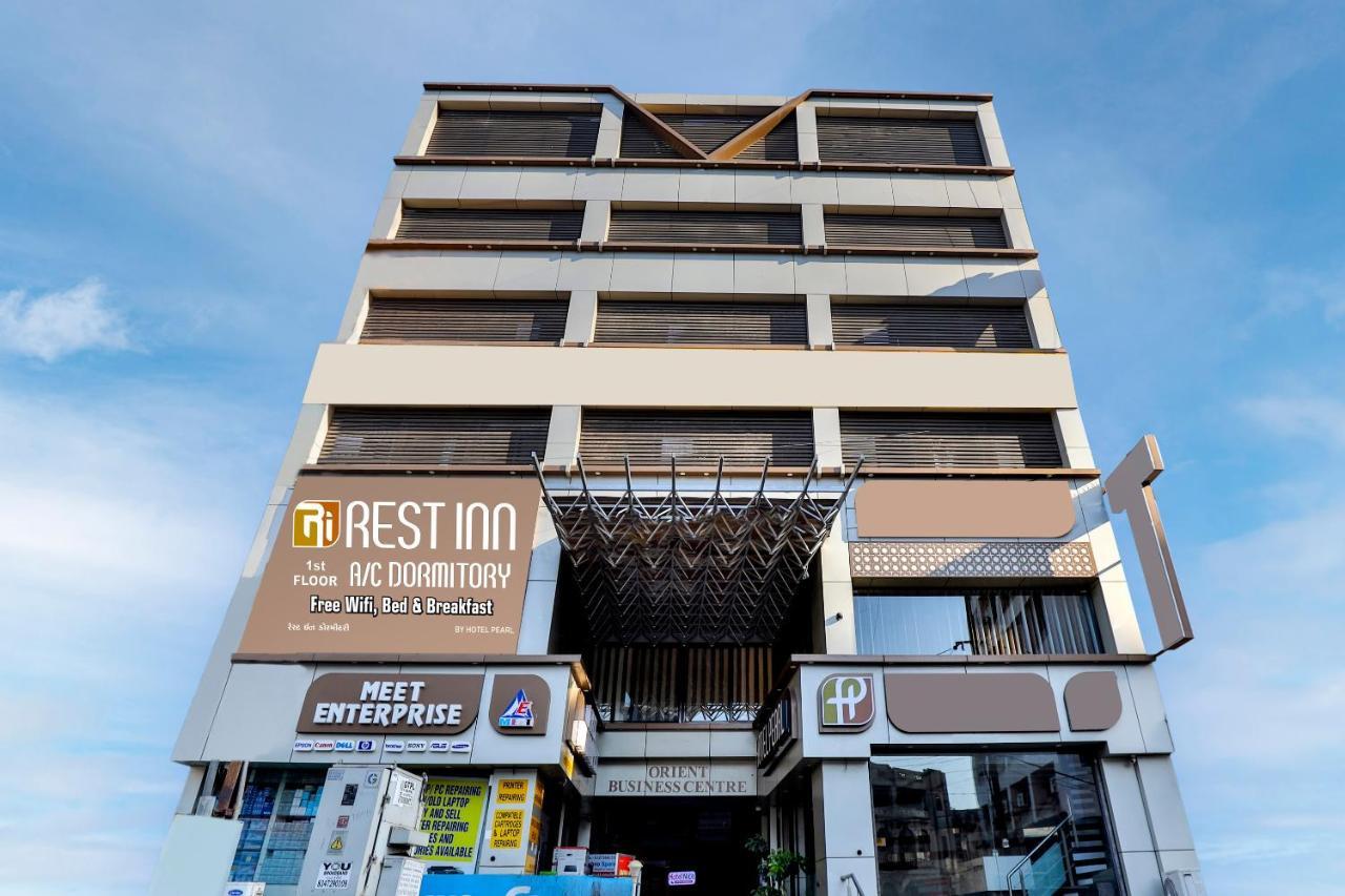 Rest Inn Dormitory Vadodara Exterior photo